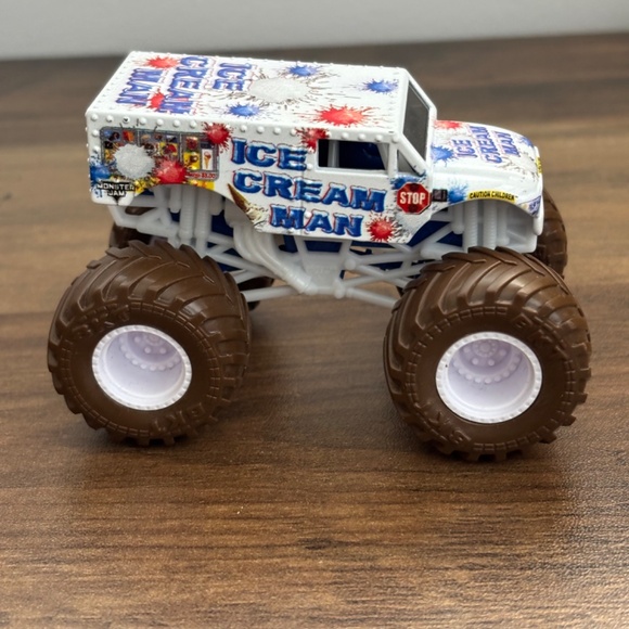 MONSTER JAM Spin Master SML  ICE CREAM MAN 58701 1:64 Die-cast Monster Truck - Picture 2 of 7